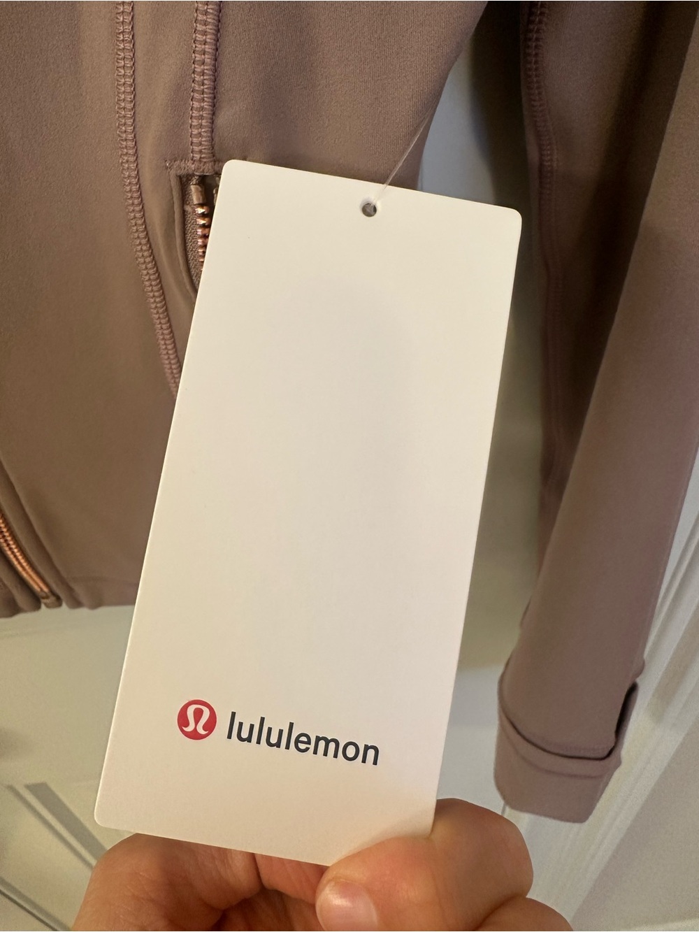 lululemon define cropped Jacket-Nulu-size 6-NWT-Tanish with rose gold zipper - Picture 4 of 5